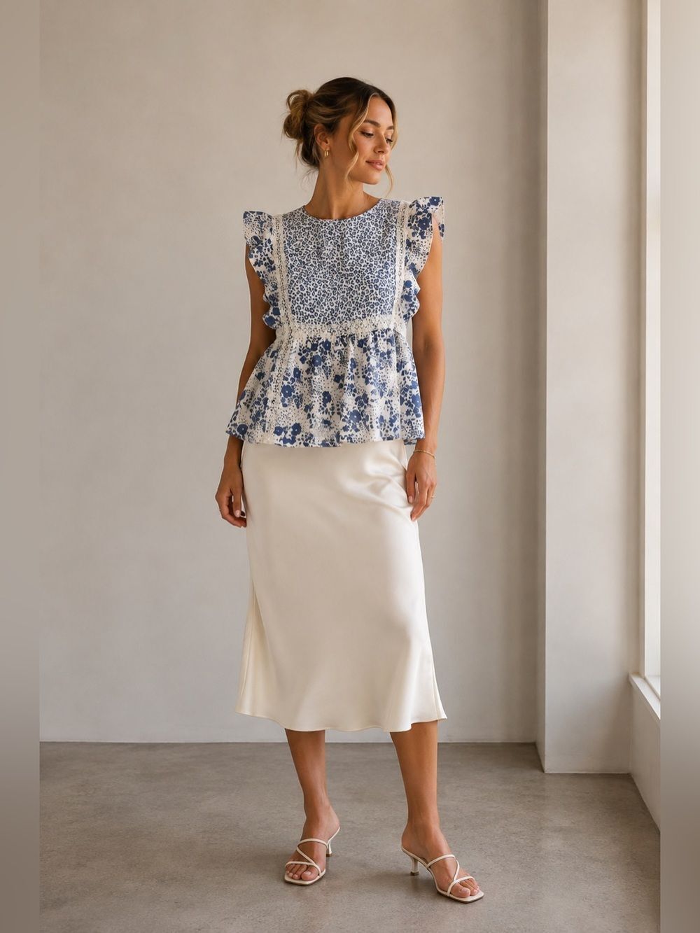 Urban Romantics Women’s Bohemian Lace Trim Top Floral Print Size L White Blue